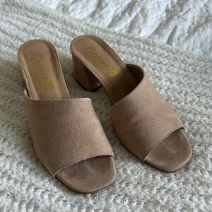 L’Intervalle | Blush suede heeled mules